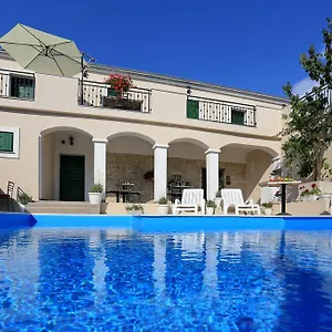 didovi-dvori.hotelinzadar.com/